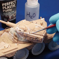 BD44 Deluxe Materials Perfect Plastic Putty
